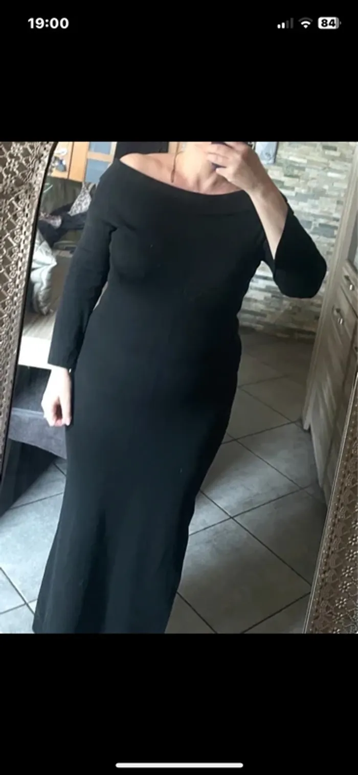 Robe épaule découverte longue noire taille 42 très confortable - photo numéro 2