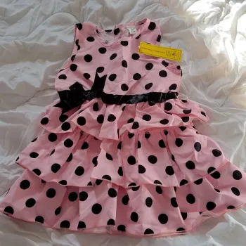 Robe avec ruban serre tête