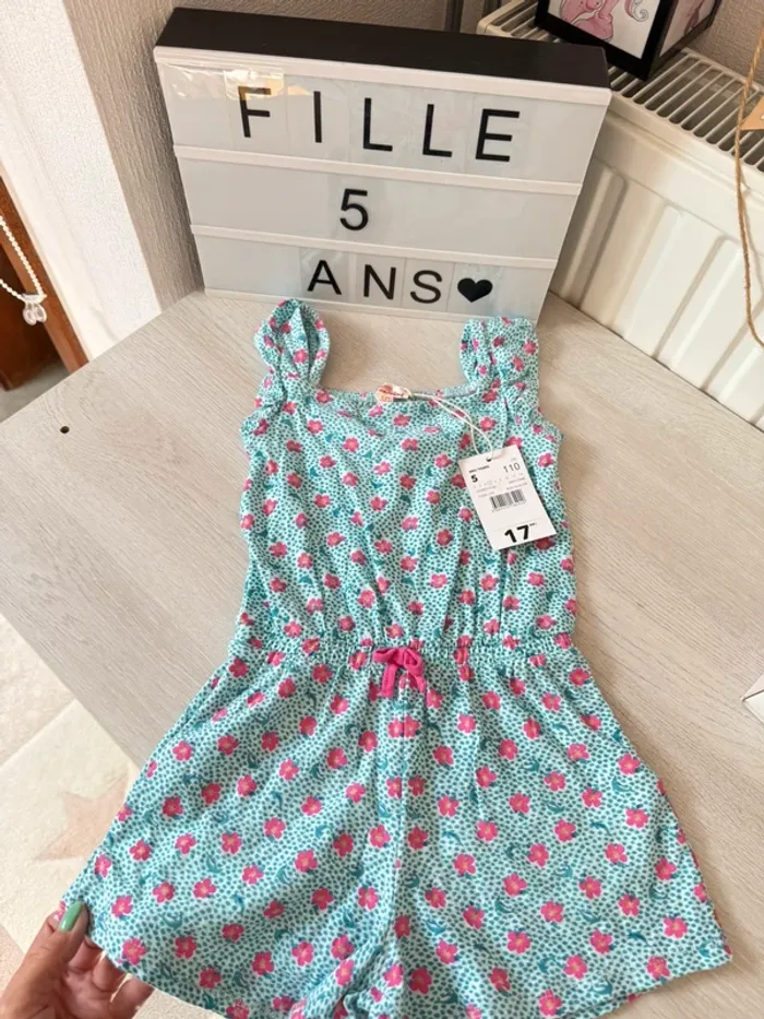 Jolie combi short DPAM 5 ans neuve