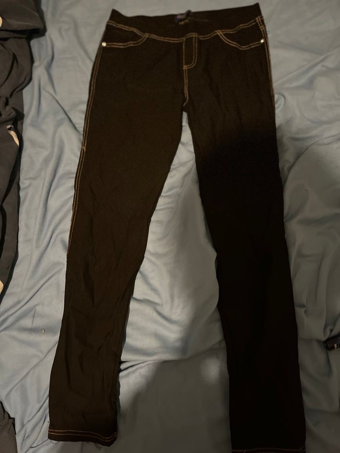 Pantalon en jean taille L en très bon état - photo numéro 3