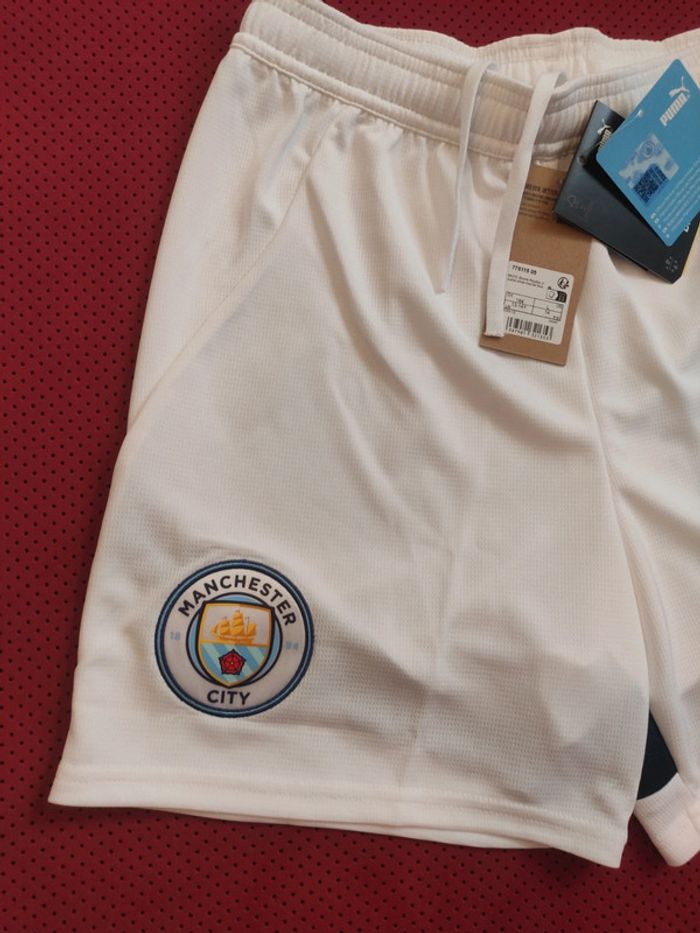 Short de foot Manchester City, Puma Authentique Officiel taille enfant 13/14 ans, Neuf - photo numéro 2