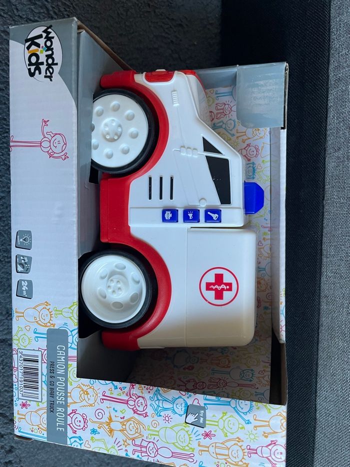 Camion ambulance pousse-roule Wonder Kids (jouet pour tout-petits)