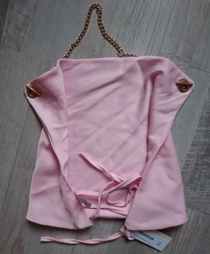 Croc top rose avec chaînette - photo numéro 3