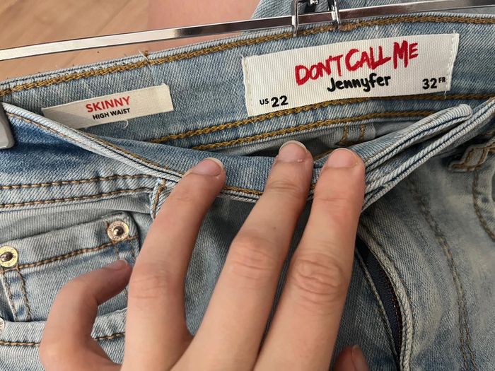 Jean Don’t Call My Jennyfer taille 32 - photo numéro 3