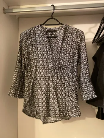 Blouse noir et blanc 34- Atmosphère