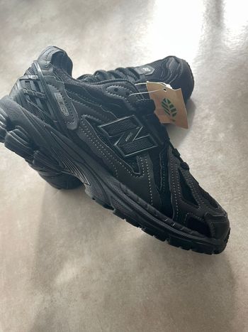 New Balance 41.5  neuf