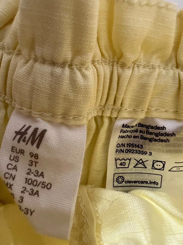 Short jaune H&M taille 98 - photo numéro 2