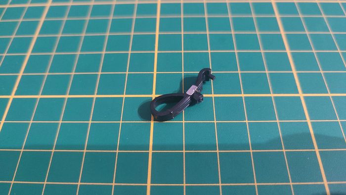 Poignée de portière 70C N°70 pièce détachée Renault R8 Gordini 1/8 1/8ème Eaglemoss collections #A67 - photo numéro 2