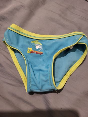 Lot maillot de bain disney / chaussettes