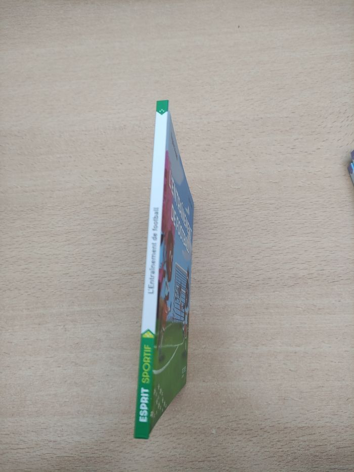 Livre collection esprit sportif titre "l'entraînement de football" - photo numéro 2