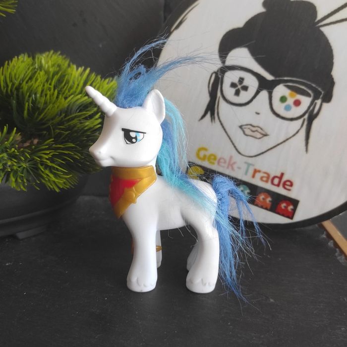 G4 My Little Pony mein kleines pequeno Poney Shining Armor mlp #geektradeponeyg4 - photo numéro 2