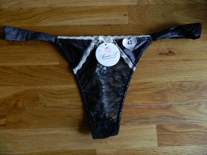 String neuf "Aimée L." T 42 modèle Virginia