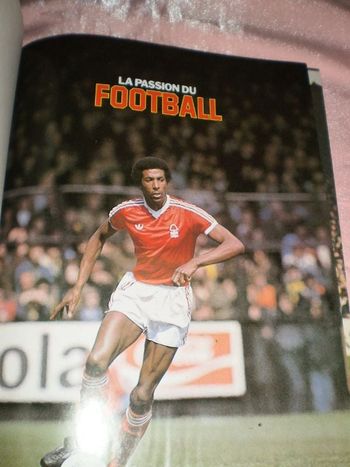 livre LA PASSION DU FOOTBALL editions GRUND