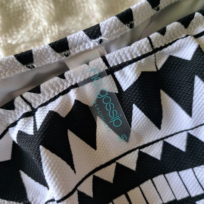 Maillot de bain 2 pièces neuf sans étiquettes motif graphique No Gossip taille 38 - photo numéro 2