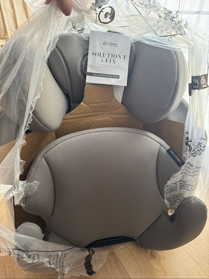 Cosy cybex cloud T neuf et siège réhausseur neuf - photo numéro 4