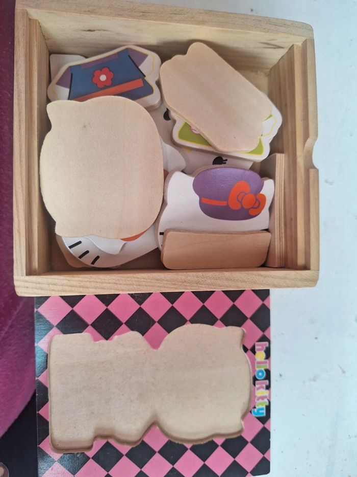 Puzzle hello kitty en bois pour l'habiller