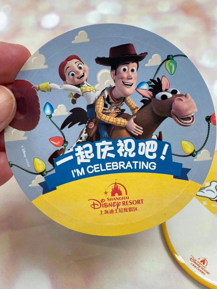 Badge Disneyland Anniversaire + Stickers Shanghai Disney Resort - photo numéro 5