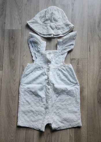 Ensemble combishort et chapeau broderie anglaise 18/24mois