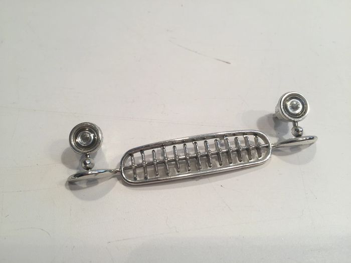 Calandre phares avant pièce détachée miniature Chevrolet Corvette 1957 1/24 burago #A17