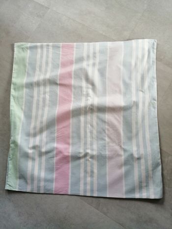 taie d'oreiller rayée colorée pastel