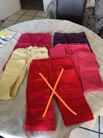 Lots de 4jeans marque NKY taille 8ans