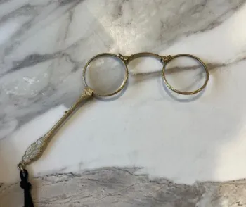 Lorgnette ancienne plaquée or