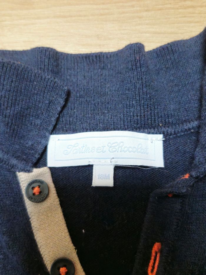 Polo pour garçon de 18 mois, tartine et chocolat en très bon état. - photo numéro 3