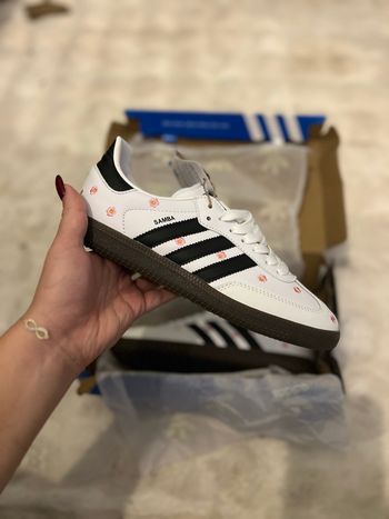 Samba blanche à fleurs