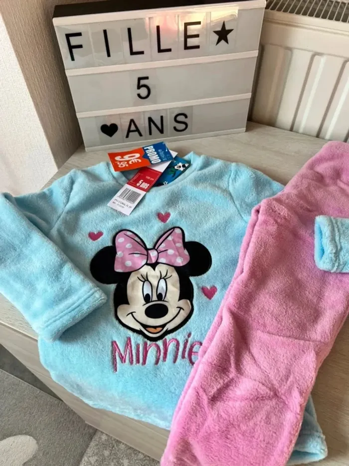 Pyjama chaud Minnie 5 ans neuf