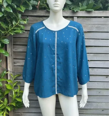 Superbe blouse de la marque Le Monde est à Vous, taille 40, en très bon état (TBE).