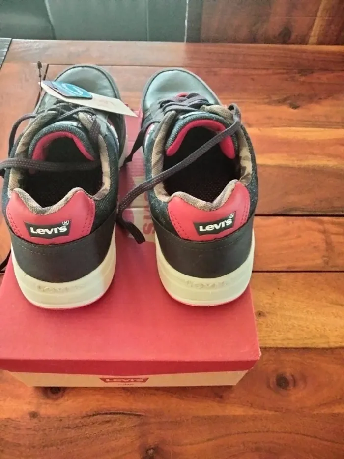 Paire de baskets neuves Levi's en 38 - photo numéro 5