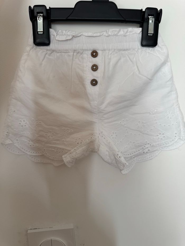 Short blanc broderie