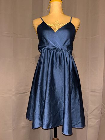Robe en satin bleu taille unique