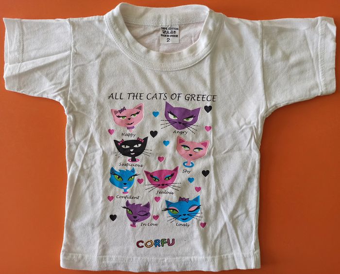 Tee-shirt fille made in Grèce, taille 2 ans , en excellent état