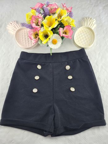 Short noir chic style marinière à boutons dorés taille 32