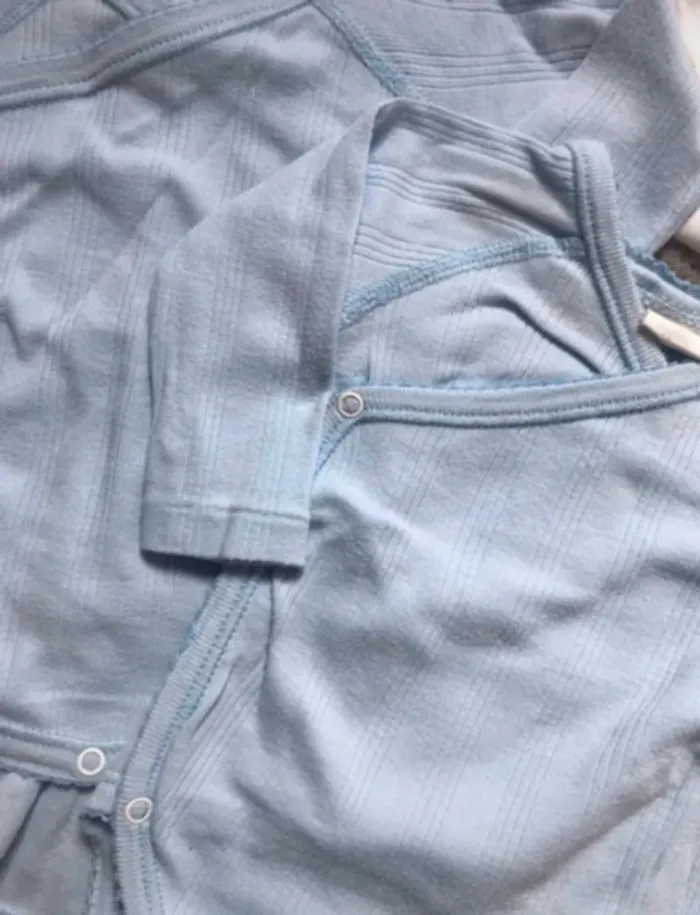 Lot de 5 bodys 1 mois - photo numéro 2