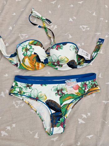 Maillot de bain neuf Cherry Beach 40/95B