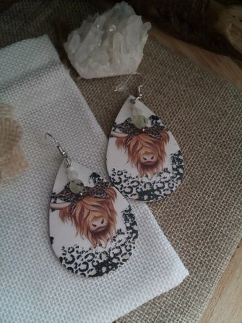 Boucles d'oreilles vaches et pierres semi précieuses