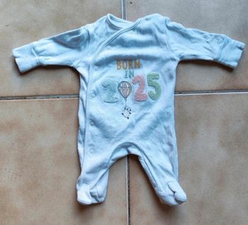 Pyjama bébé “Born in 2025”  doux et mixte (7)