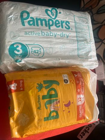 Couches  Pampers  taille 3  et carrefour 4