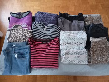 Lot 12 vêtements 12 ans