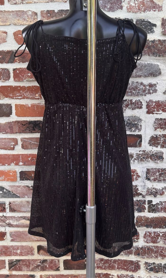 Robe scintillante à bretelles fines avec nœud aux épaules T38 • Shein - photo numéro 4