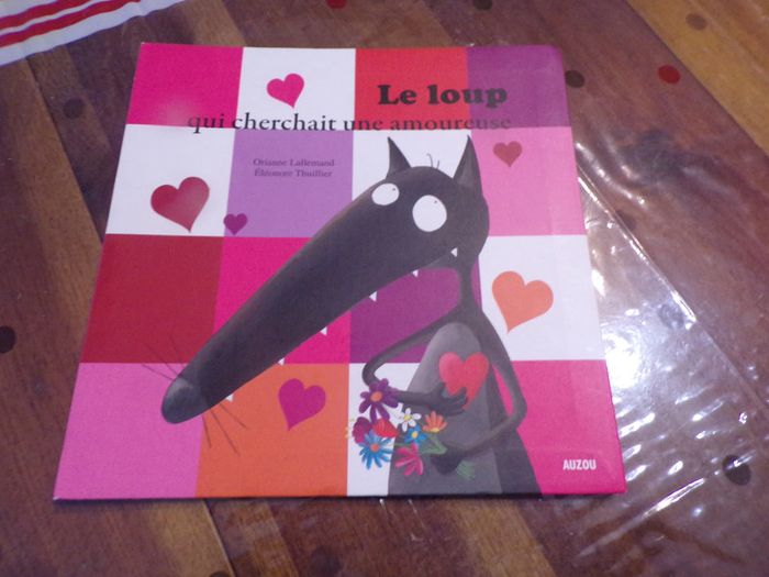 Livre Le loup qui cherchait une amouresse Auzou