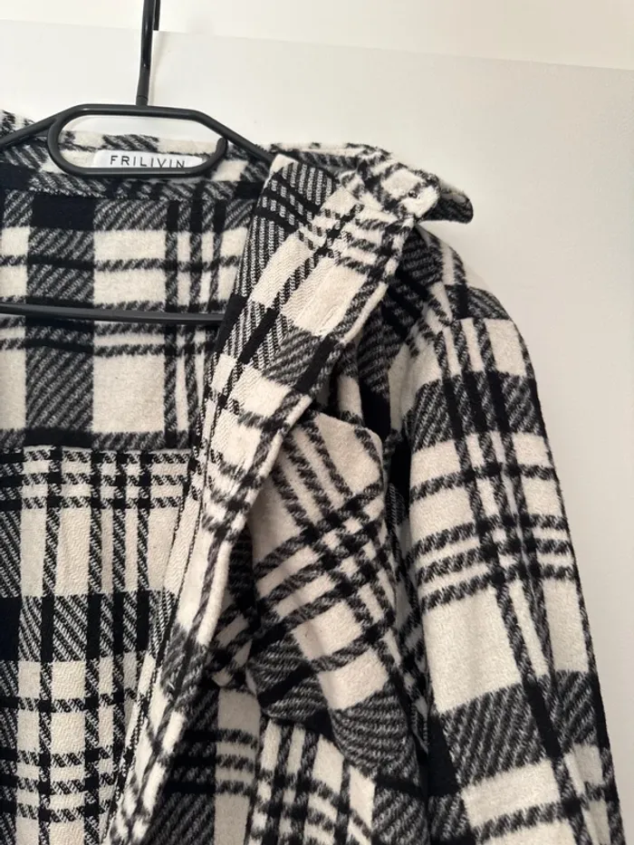 Veste à carreaux pied de poule type sur chemise - photo numéro 2