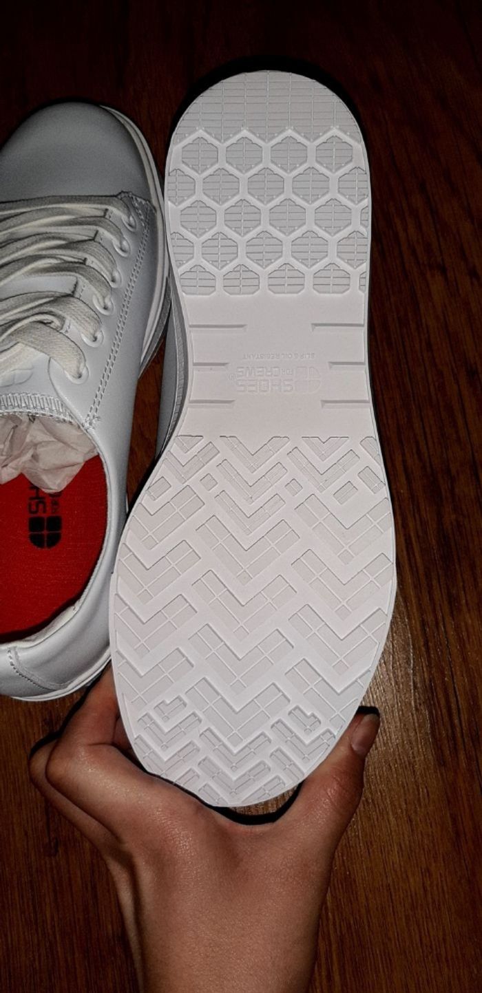 Basket blanche neuve en cuir Shoes For Crews - photo numéro 2