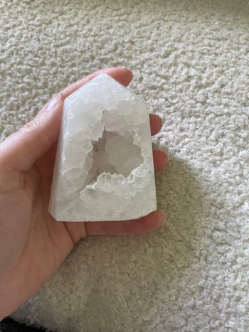 Tour en quartz blanc