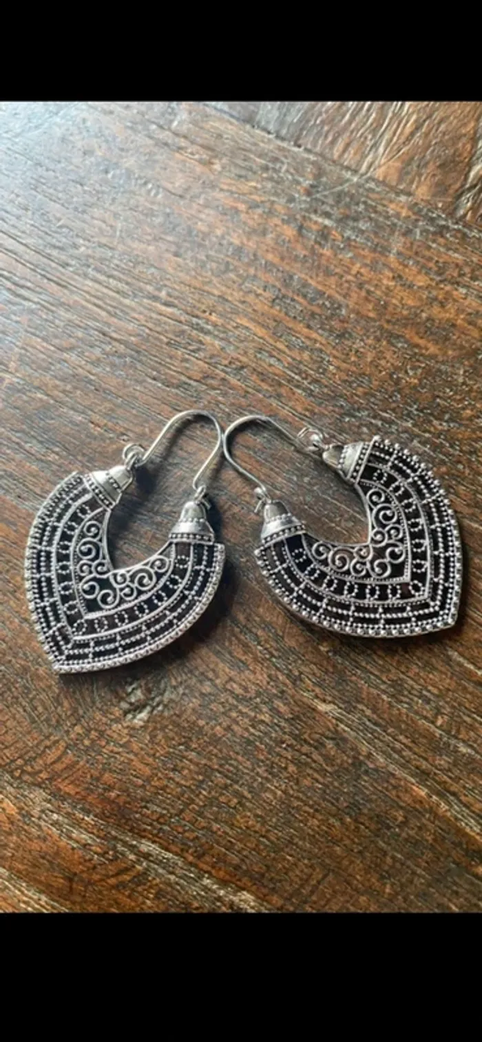 Magnifique paire de boucles d’oreilles argentées, comme neuf - photo numéro 3