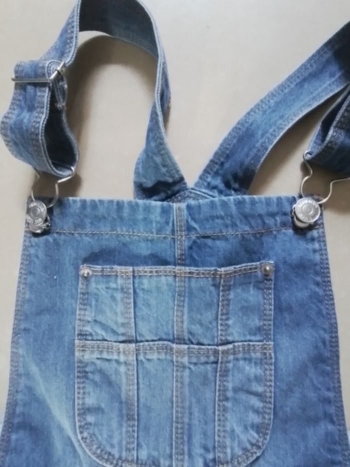 Salopette en jeans  fille KIABI 10 ans NEUVE - photo numéro 3