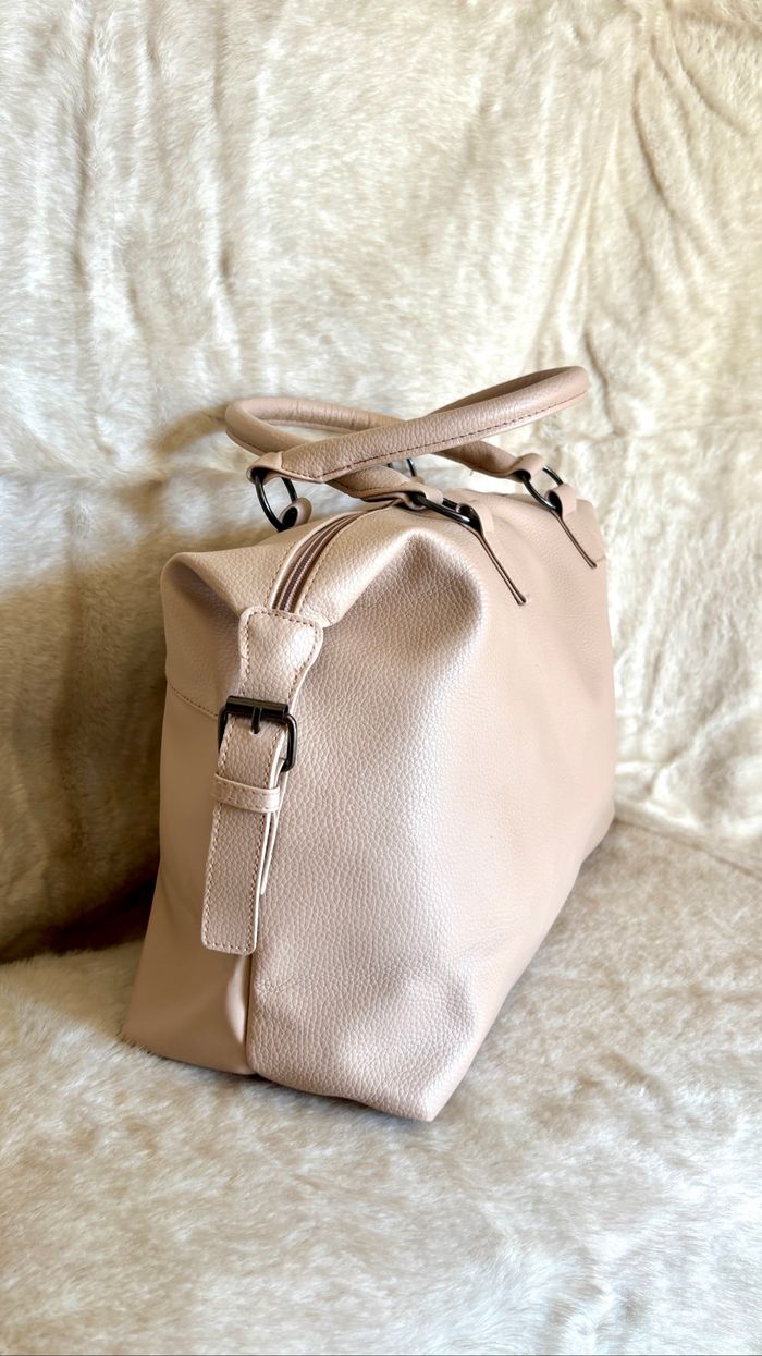 Grand sac rose crème avec quelques marques d’usure mais en bon état général - photo numéro 3