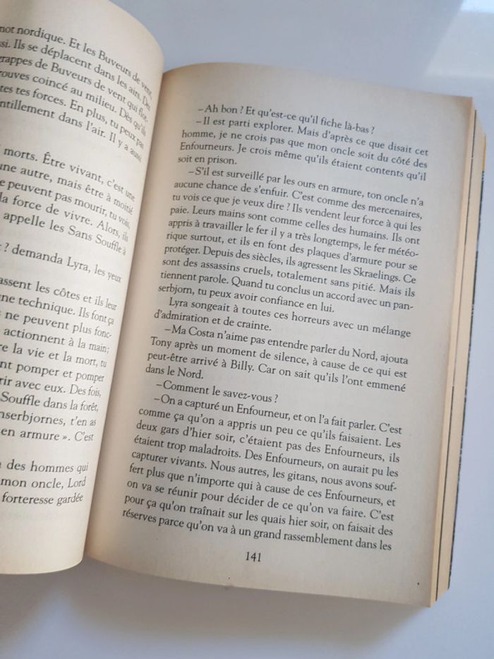 Philip Pullman (Écrivain) À la croisée des mondes, Tome 1 : Les Royaumes du Nord - photo numéro 3